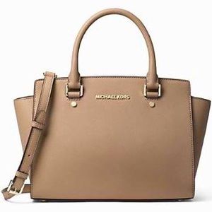 Michael Kors Selma Medium Crossbody - Taupe Saffiano